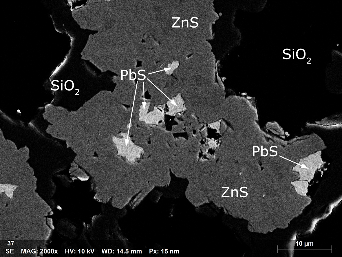 潜水艇的BSE图像，水热改变的硫化硫化火山岩（莱斯特大学戴伊尔J. Smith博士的样本提供）